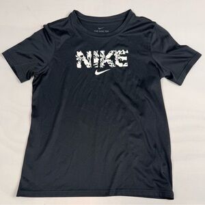 Nike The Nike Tee Dri-FIT Trophy Black White Graphic Tee Youths L